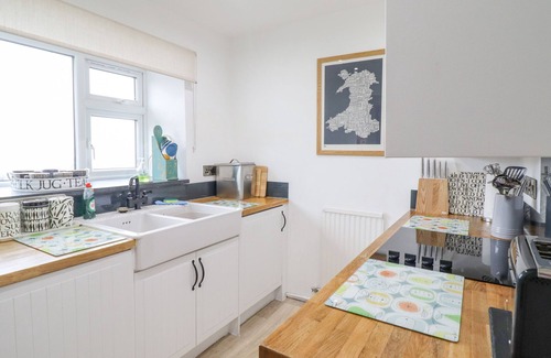 Ffestiniog Cabaña | 5 BRYN TIRION, pet friendly, with open fire in Llan Ffestiniog