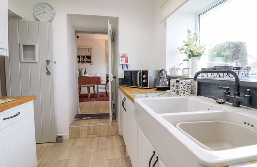 Ffestiniog Cabaña | 5 BRYN TIRION, pet friendly, with open fire in Llan Ffestiniog