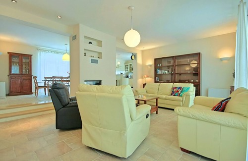 Butkovici Villa | 5 * Encantadora villa con gran piscina climatizada, 2 canchas de tenis, jacuzzi
