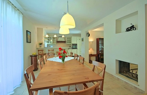 Butkovici Villa | 5 * Encantadora villa con gran piscina climatizada, 2 canchas de tenis, jacuzzi