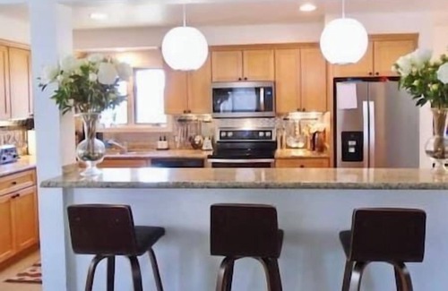 Aspen Casa | 5 Cheerful Spacious Home, Near Town, Views!