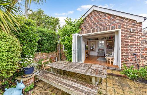 West Wittering Casa | 5 Coastguard Cottage and Wash House, West Wittering