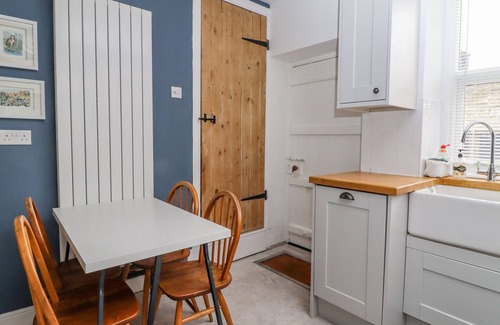 Eshton Cabaña | 5 EAST STREET, family friendly, with open fire in Gargrave