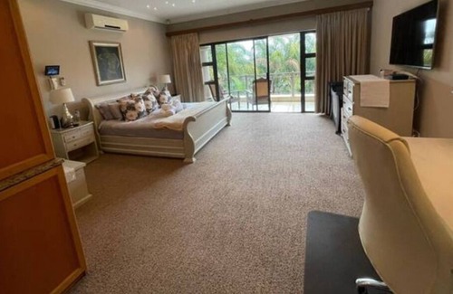 La Lucia Casa | 5 en-suite rooms, JoJo Tank Inverter, Fast free WiFi. Jacuzzi, Pool, Work Space.