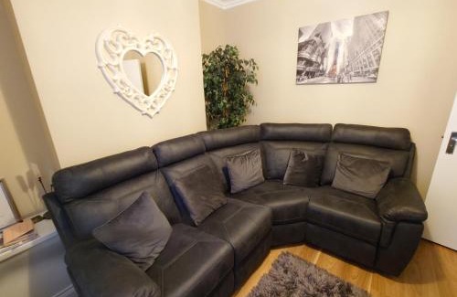 Londonderry Casa | 5 Guests - Helens House Derry City Centre - 3 Bed