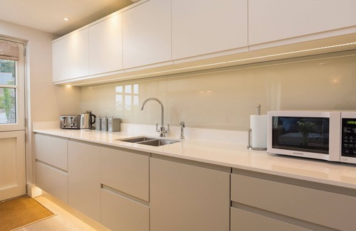 Bugford Casa | 5 KEEPER'S COTTAGE, HILLFIELD, family friendly in Dartmouth