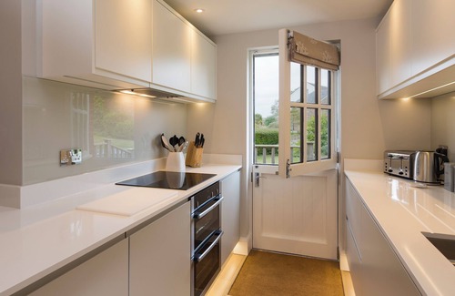 Bugford Casa | 5 KEEPER'S COTTAGE, HILLFIELD, family friendly in Dartmouth