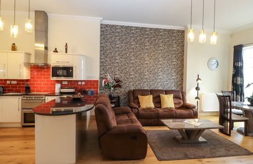 Thornthwaite Cabaña | 5 LADSTOCK HALL, character holiday cottage, with a garden in Keswick