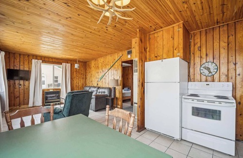 Oscoda Cabina | #5 | Lake Views with Big Windows & Bath