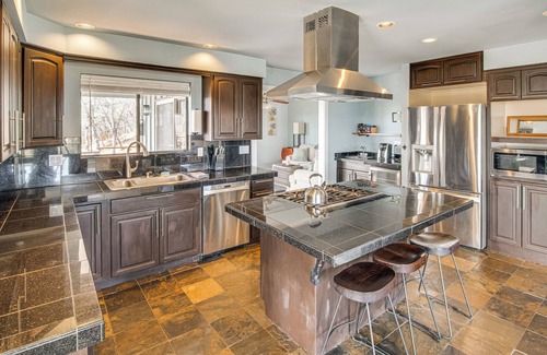 Skyway Casa | 5 Mi to Area Attractions: Home w/ Indoor Hot Tub