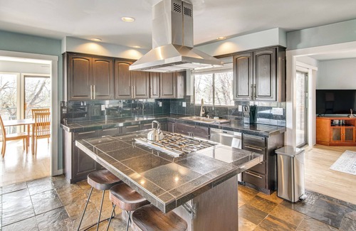 Skyway Casa | 5 Mi to Area Attractions: Home w/ Indoor Hot Tub