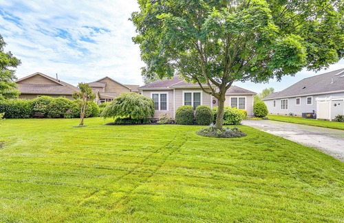 Lewes Cabaña | 5 Mi to Beach: Lewes Home w/ Deck & Pond View
