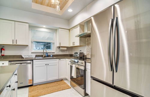 Bay Crest Park Casa | 5 Mi to Beach: Tampa Retreat w/ Furnished Lanai!