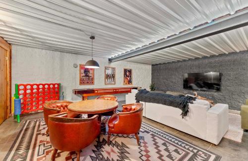 Eureka Springs Casa | 5 Mi to Beaver Lake Family Cabin with Game Room