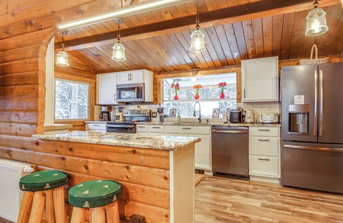 Blue River Cabaña | 5 Mi to Breckenridge Ski Resort: Cozy Wood Cabin!