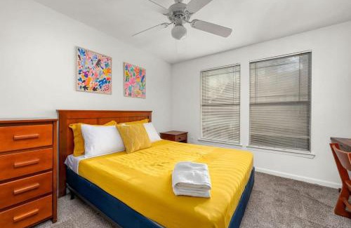 Bearss Plaza Apartamento | 5 MI to Busch Gardens + 2 MI to USF + Pool + Gym