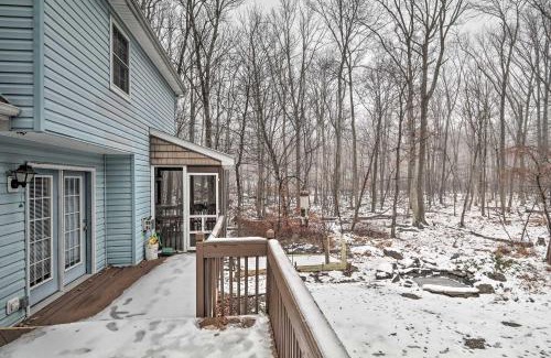 Henryville Casa | 5 Mi to Camelback Henryville Home with Hot Tub!