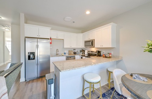Harrisburg Casa | 5 Mi to Charlotte Motor Speedway: Cozy Townhome
