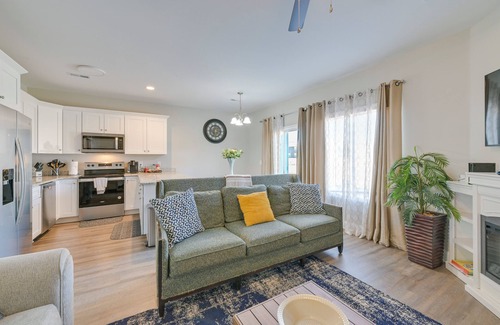 Harrisburg Casa | 5 Mi to Charlotte Motor Speedway: Cozy Townhome