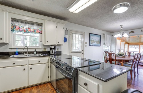 Morgan City Casa | 5 Mi to Downtown Morgan City: Waterfront Retreat