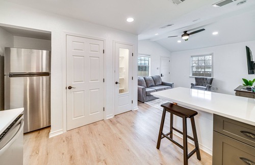 Northwest Los Angeles Heights Cabaña | Modern San Antonio Getaway ~ 5 Mi to Downtown!