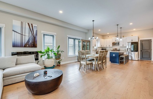 Sylvan Hills Casa | 5 Mi to Dtwn ATL: Home w/ Office & Large Backyard!