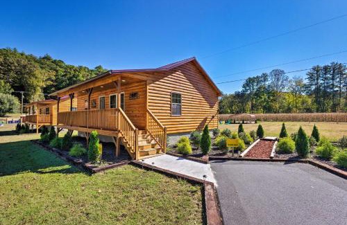 Cherokee Casa | 5 Mi to Dtwn Bryson City Cabin with Resort Perks!