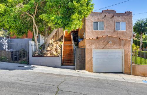 Los Angeles Apartamento | 5 Mi to Dtwn Los Angeles Apt with Outdoor Space!