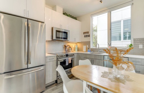 North Queen Anne Casa | 5 Mi to Dtwn: Pet-Friendly Townhome in Seattle!