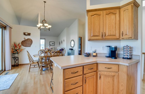 Fargo Casa | 5 Mi to Dtwn: Pet-Friendly 'Wheatland Twin' Home!