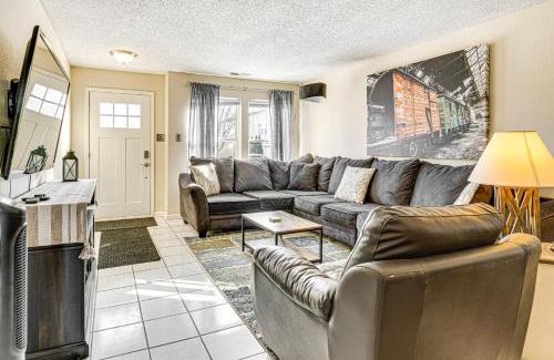 Pike Casa | 5 Mi to Eagle Creek Park Home with Fenced Yard!
