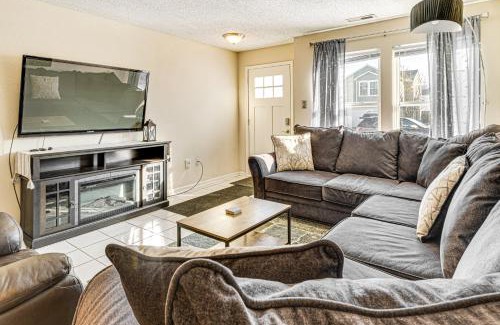 Pike Casa | 5 Mi to Eagle Creek Park Home with Fenced Yard!