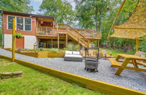 Millville Casa | 5 Mi to Harpers Ferry NHP Quiet Home with Deck