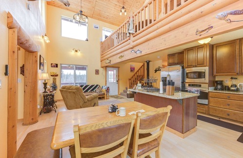 Cohoe Casa | 5 Mi to Kasilof River: Forest-View Retreat w/ Deck