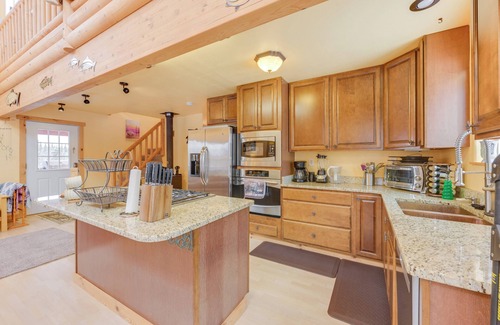 Cohoe Casa | 5 Mi to Kasilof River: Forest-View Retreat w/ Deck