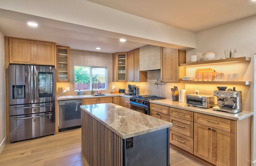 Bay Ho Casa | 5 Mi to La Jolla Cove: Spacious Retreat w/Hot Tub