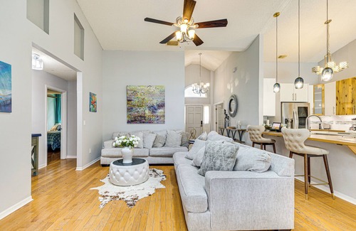 Conway Casa | 5 Mi to Lake Eola Park: Orlando Home w/ Pool!
