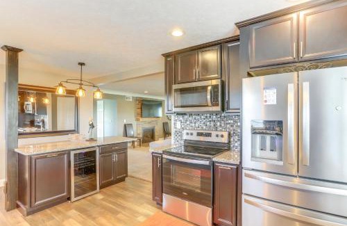 Port Clinton Casa | 5 Mi to Lake Port Clinton Home with Gazebo and Grill!