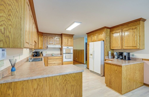 Tigerville Casa | 5 Mi to Lake Robinson: BBQ-Ready Home w/ Pool