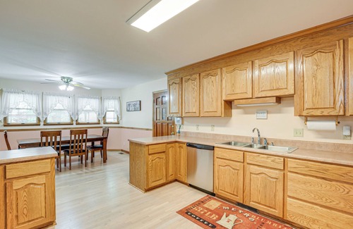 Tigerville Casa | 5 Mi to Lake Robinson: BBQ-Ready Home w/ Pool