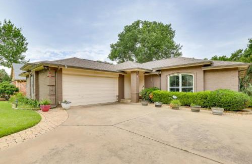 Lewisville Casa | 5 Mi to Lewisville Lake Couples Retreat with Yard