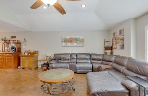 Lewisville Casa | 5 Mi to Lewisville Lake Couples Retreat with Yard