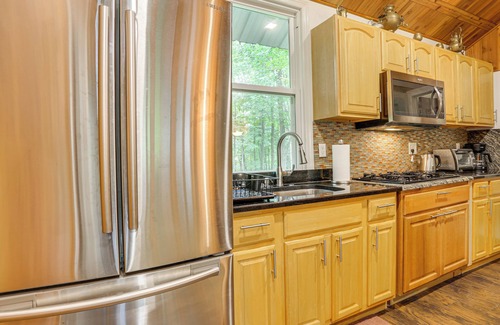 Mongaup Valley Cabina | 5 Mi to Monticello Raceway: Cabin w/ Pool Access!