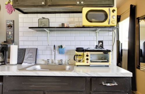 Glenwood Cabaña | 5 Mi to Mt Vernon Shops: Peaceful Cottage!