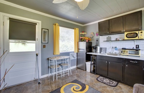 Glenwood Cabaña | 5 Mi to Mt Vernon Shops: Peaceful Cottage!