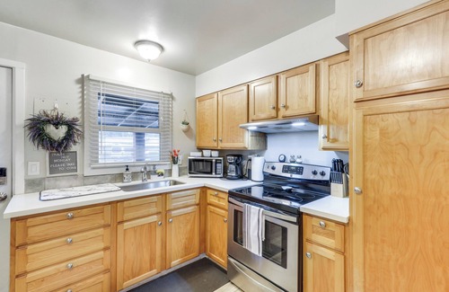 Garden Home-Whitford Apartamento | 5 Mi to Oregon Zoo: Apartment w/ Private Yard