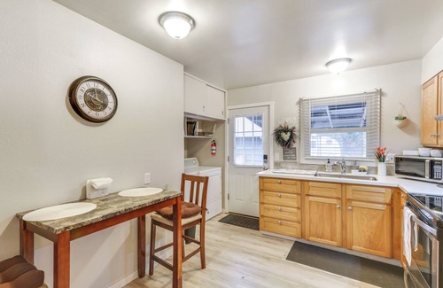 Garden Home-Whitford Apartamento | 5 Mi to Oregon Zoo: Apartment w/ Private Yard