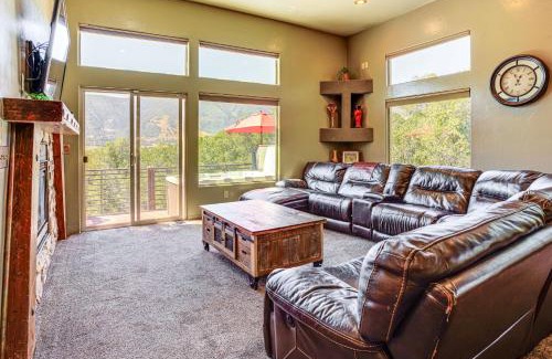 Wolf Creek Casa | 5 Mi to Powder Mtn Multi-Level Charmer with Hot Tub