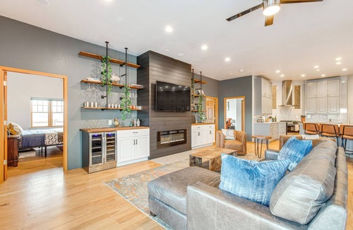 East Old Golden Rd Casa | 5 Mi to Red Rocks: Sleek Duplex w/ Grill!
