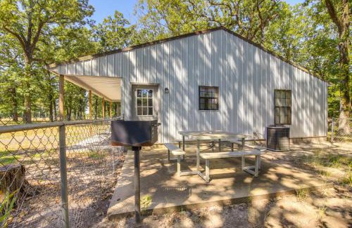 Sardis Casa | 5 Mi to Sardis Lake Pet-Friendly Cabin Rental